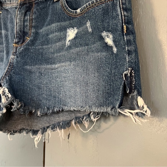 For Ever 21 Low-rise Medium Wash Factory Distressed Shorts Size 30 - Picture 8 of 9